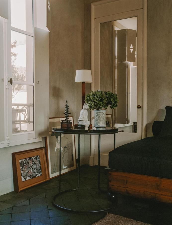 Famous Parisian Designer'S Pied-A-Terre In Le Marais Apartment Exterior photo